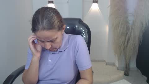 KARLYE online show from December 2025 02:30:02 AM