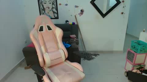    online show from February 2025 03:18:01 AM