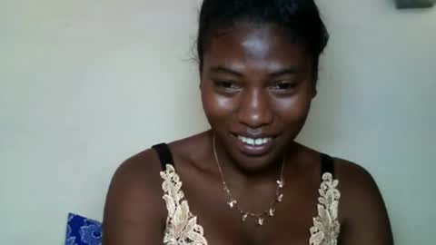 Snapshot of karoliee chatting on April 2026 07:44:02 AM karoliee online show from April 2026 07:44:02 AM