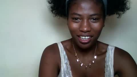 Snapshot of karoliee chatting on April 2026 06:38:01 AM karoliee online show from April 2026 06:38:01 AM