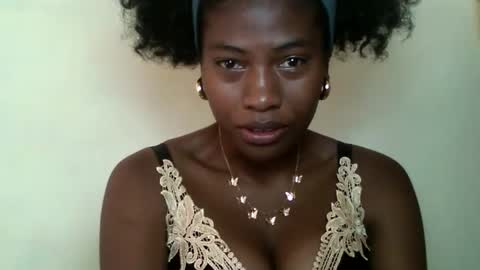 Snapshot of karoliee chatting on April 2026 05:58:02 AM karoliee online show from April 2026 05:58:02 AM