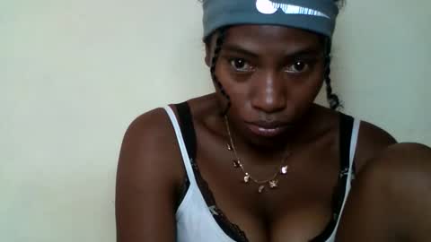 Snapshot of karoliee chatting on April 2026 06:38:02 AM karoliee online show from April 2026 06:38:02 AM