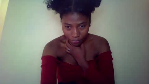 Snapshot of karoliee chatting on April 2026 06:22:01 AM karoliee online show from April 2026 06:22:01 AM