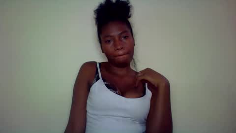 Snapshot of karoliee chatting on April 2026 09:37:02 AM karoliee online show from April 2026 09:37:02 AM