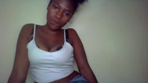 Snapshot of karoliee chatting on April 2026 08:57:02 PM karoliee online show from April 2026 08:57:02 PM