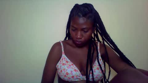 Snapshot of karoliee chatting on May 2026 06:42:02 AM karoliee online show from May 2026 06:42:02 AM