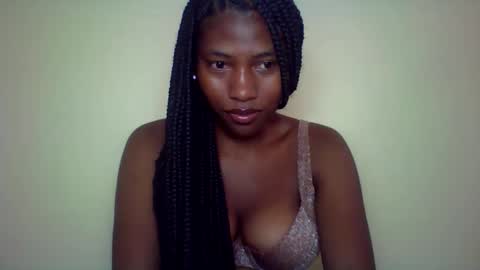 Snapshot of karoliee chatting on May 2026 11:40:01 AM karoliee online show from May 2026 11:40:01 AM