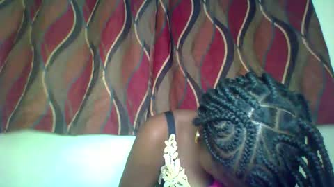 Snapshot of karoliee chatting on May 2026 04:34:01 PM karoliee online show from May 2026 04:34:01 PM