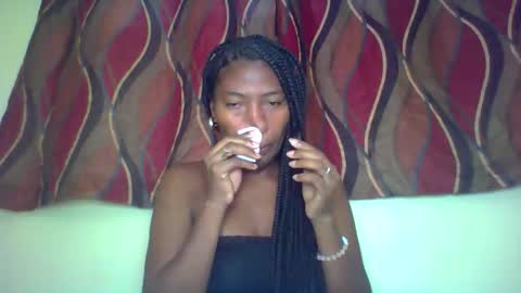 Snapshot of karoliee chatting on May 2026 05:56:01 AM karoliee online show from May 2026 05:56:01 AM