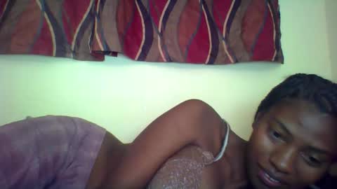 Snapshot of karoliee chatting on May 2026 07:03:02 AM karoliee online show from May 2026 07:03:02 AM
