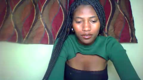 Snapshot of karoliee chatting on May 2026 04:03:02 PM karoliee online show from May 2026 04:03:02 PM