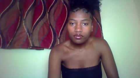 Snapshot of karoliee chatting on May 2026 10:33:01 AM karoliee online show from May 2026 10:33:01 AM