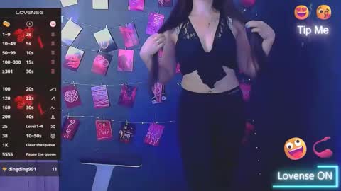 Caroline online show from November 2025 09:00:02 AM