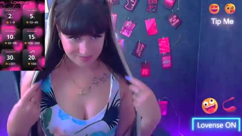 Snapshot of karolina_mia chatting on June 2026 06:05:02 AM Caroline online show from June 2026 06:05:02 AM