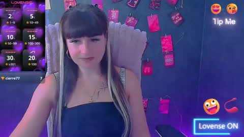 Snapshot of karolina_mia chatting on June 2026 05:49:02 AM Caroline online show from June 2026 05:49:02 AM