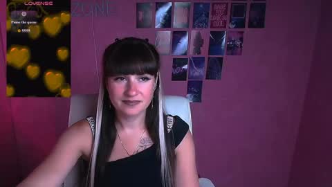 Snapshot of karolina_mia chatting on June 2026 05:46:01 AM Caroline online show from June 2026 05:46:01 AM