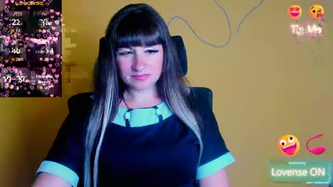 Snapshot of karolina_mia chatting on July 2026 05:24:01 AM Caroline online show from July 2026 05:24:01 AM