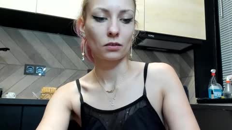 karoline121 online show from November 2025 05:57:01 PM