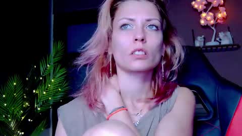 karoline121 online show from December 2025 08:38:01 PM