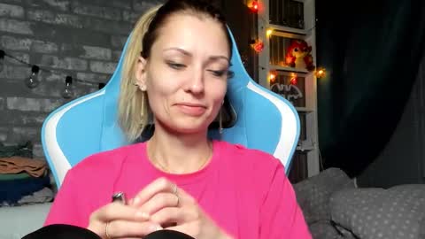 karoline121 online show from December 2025 08:46:01 PM