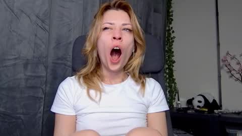 Snapshot of karoline121 chatting on February 2026 04:27:01 AM karoline121 online show from February 2026 04:27:01 AM