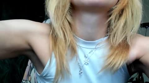 Snapshot of karoline121 chatting on February 2026 09:11:01 PM karoline121 online show from February 2026 09:11:01 PM