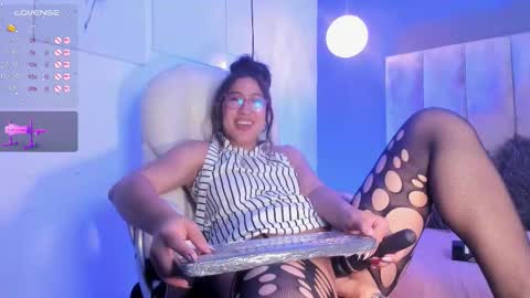 Karoline  online show from October 2025 01:19:01 PM