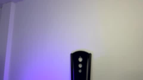 Karoline  online show from November 2025 09:25:02 PM