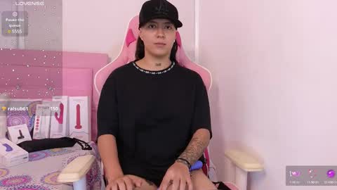 Snapshot of karollhorny chatting on March 2025 07:54:01 PM Karol online show from March 2025 07:54:01 PM