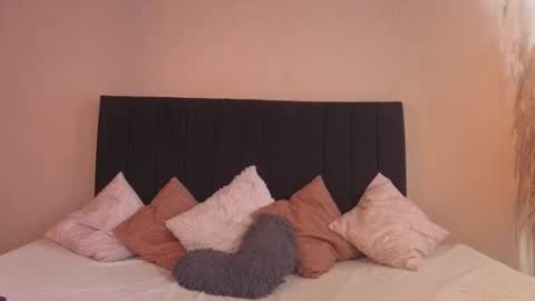 kassandra james online show from December 2025 01:15:01 PM