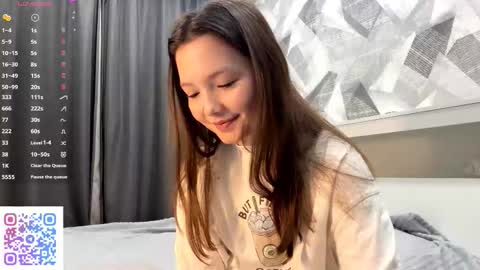 Kira online show from October 2025 07:36:02 PM