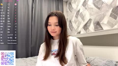 Kira online show from October 2025 07:10:02 PM