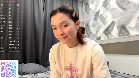 Kira online show from October 2025 04:13:01 PM