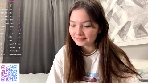 Kira online show from November 2025 07:10:01 PM