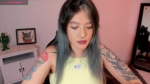 Alicia online show from October 2025 03:52:01 PM