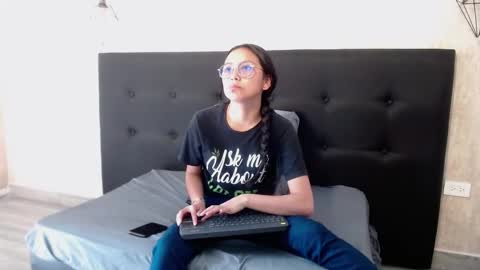 Katalina online show from November 2025 01:33:02 PM