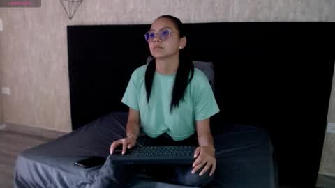 Katalina online show from November 2025 01:54:02 PM