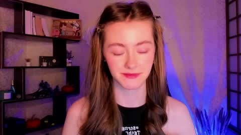 Snapshot of kate_cuddle chatting on December 2024 06:45:01 AM Kate online show from December 2024 06:45:01 AM