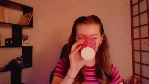 Snapshot of kate_cuddle chatting on February 2025 05:41:01 AM Kate online show from February 2025 05:41:01 AM
