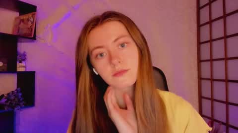 Snapshot of kate_cuddle chatting on February 2025 02:05:02 AM Kate online show from February 2025 02:05:02 AM