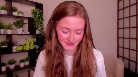 Snapshot of kate_cuddle chatting on September 2025 02:44:01 AM Kate online show from September 2025 02:44:01 AM