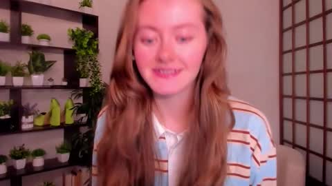 Snapshot of kate_cuddle chatting on September 2025 02:13:02 AM Kate online show from September 2025 02:13:02 AM