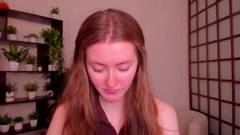 Snapshot of kate_cuddle chatting on September 2025 02:48:02 AM Kate online show from September 2025 02:48:02 AM