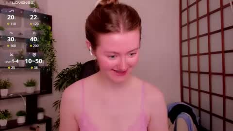 Snapshot of kate_cuddle chatting on June 2026 02:25:01 AM Kate online show from June 2026 02:25:01 AM