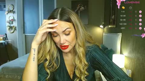 Therapist online show from November 2025 08:52:02 PM