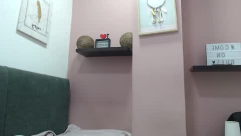 Kari online show from December 2025 01:27:01 PM