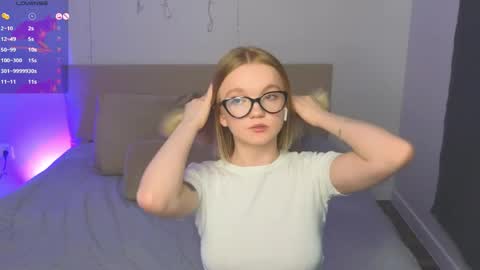 Snapshot of katebunnys chatting on April 2026 12:29:02 PM katebunnys online show from April 2026 12:29:02 PM