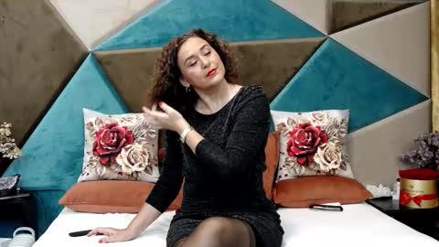 KateQueenston --  online show from October 2025 07:14:01 PM