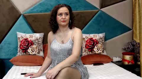 KateQueenston --  online show from December 2025 11:45:01 PM