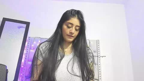 love meeee online show from November 2025 07:25:01 PM